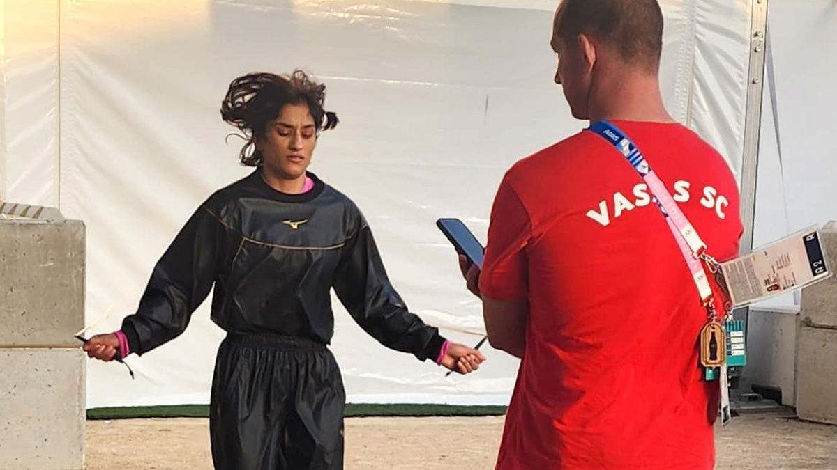 SC declines to stay Delhi HC order permitting Vinesh Phogat in Asian Games trials