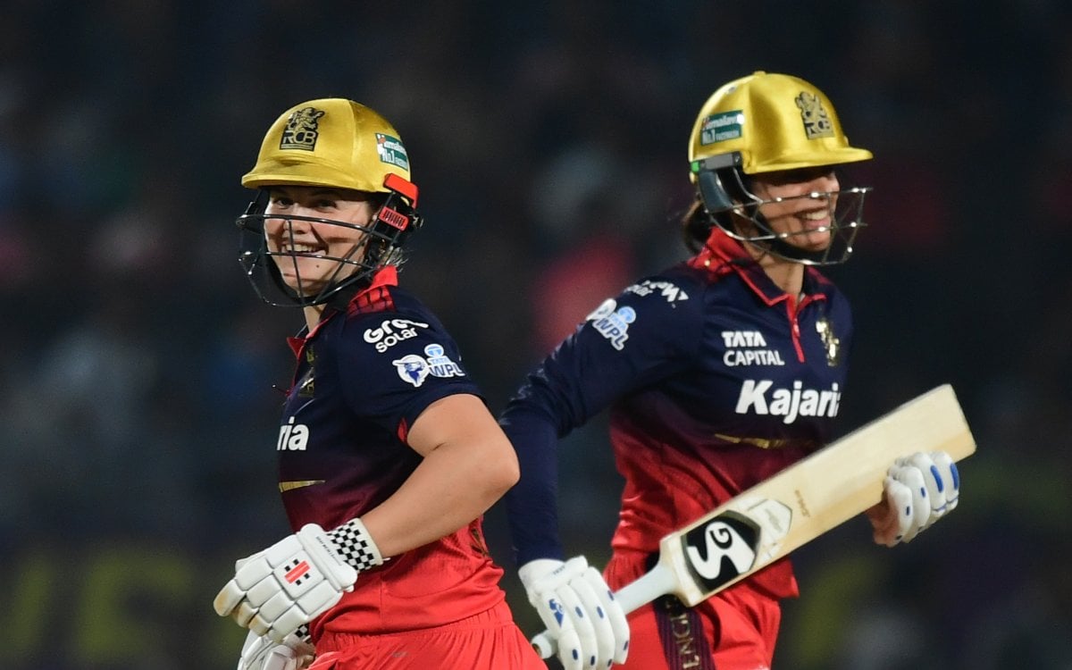 'She gives freedom to players': Karthik draws comparison between Mandhana and Dhoni