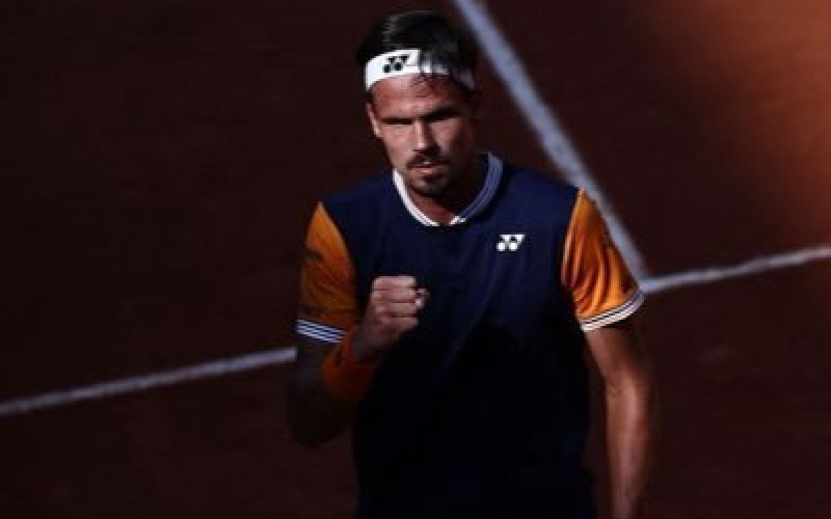 Tennis: China's Zhang misses match points, loses to Altmaier at ATP Italian Open