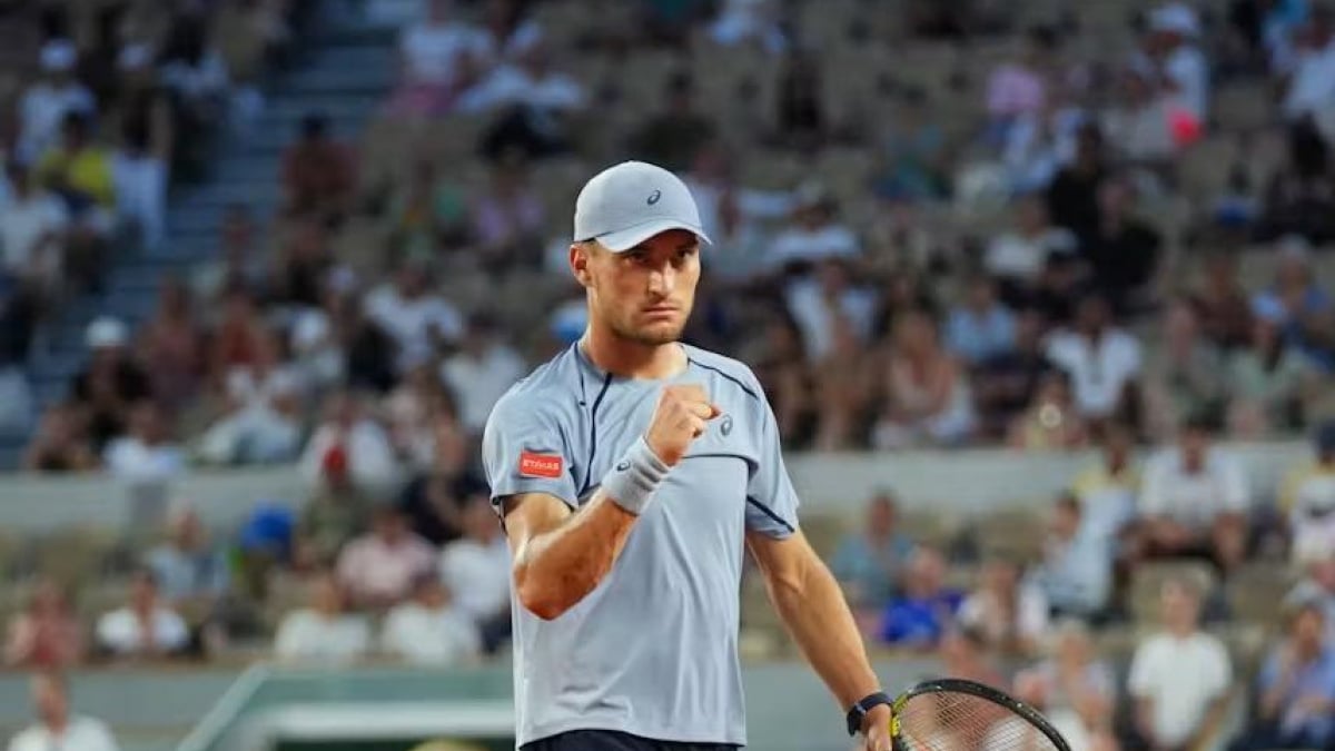 Upset trend continues at Roland Garros as Collignon stuns Shelton