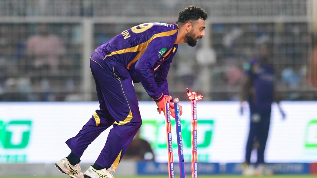 Varun is playing through a bit of pain; it shows how brave he is: Watson