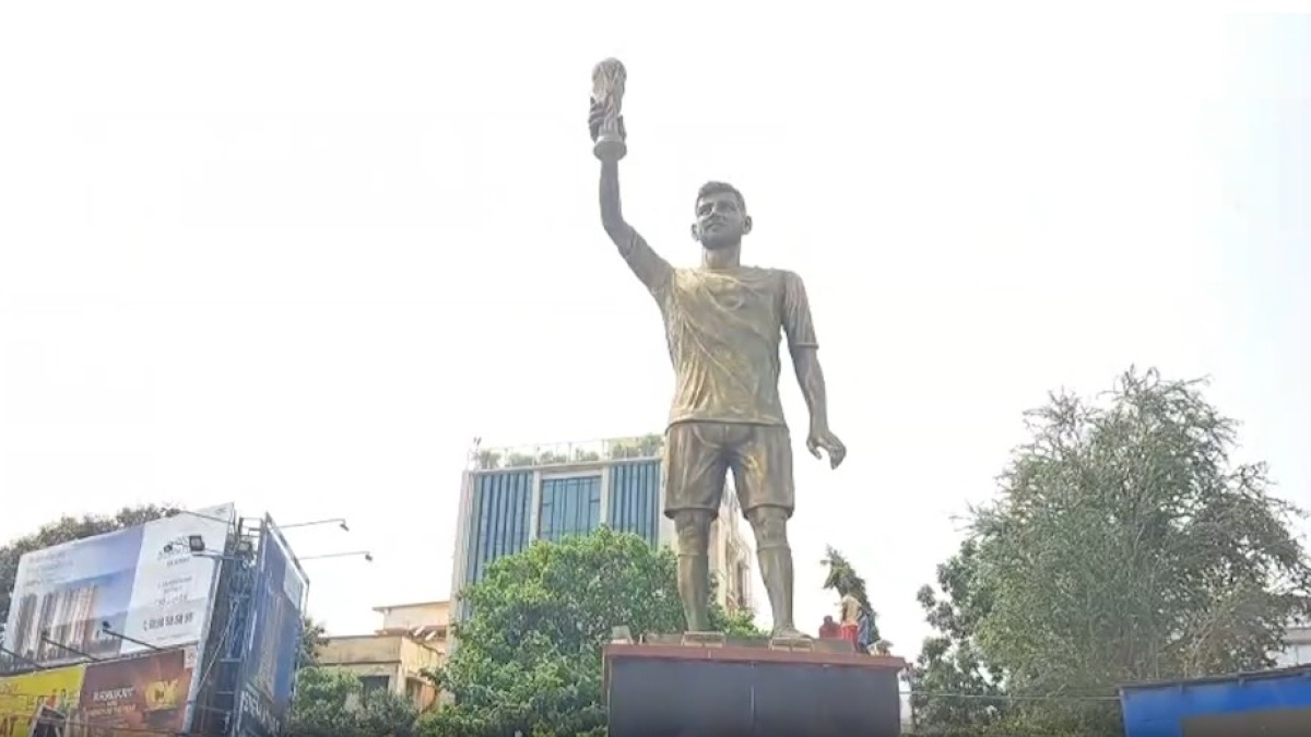 Wobbly Messi statue in Kolkata’s Lake Town turns symbol of TMC’s fall in West Bengal