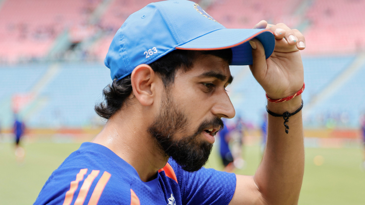 2nd T20I: Shedge, Prince handed debut caps as India elect to bowl against unchanged Ireland