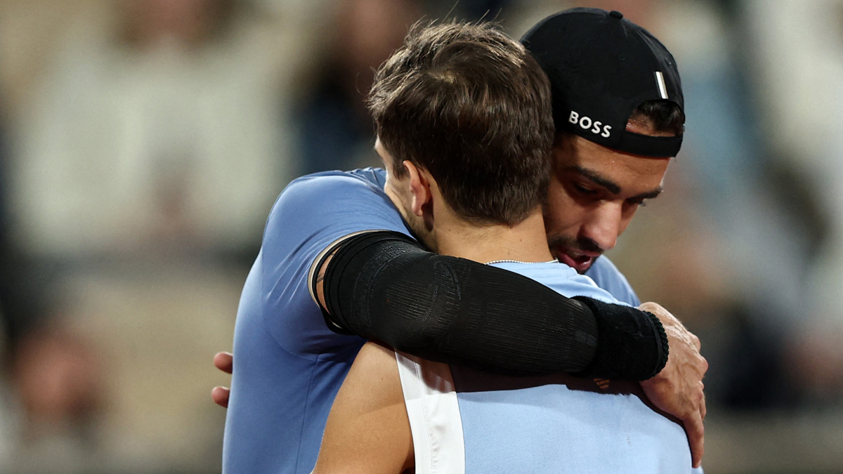 Arnaldi advances to maiden Grand Slam QF at Roland Garros after Berrettini retires