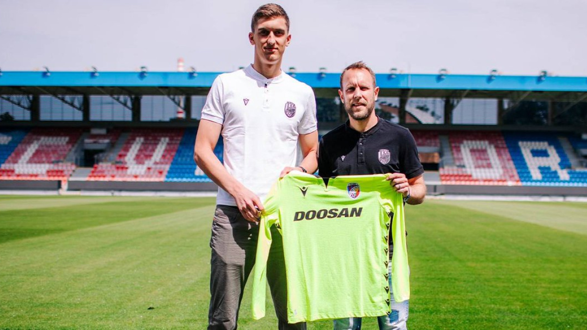 Austrian goalkeeper makes football World Cup history as tallest player ever in the competition