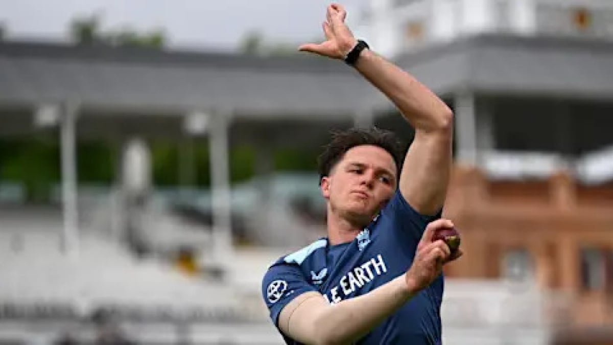 England hand debuts to Cox and Baker for second Test against New Zealand