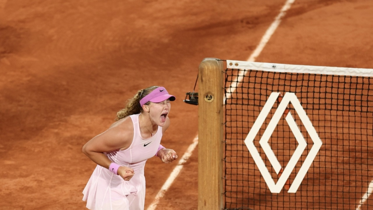 French Open: Andreeva ends Kostyuk's streak to reach maiden Grand Slam final