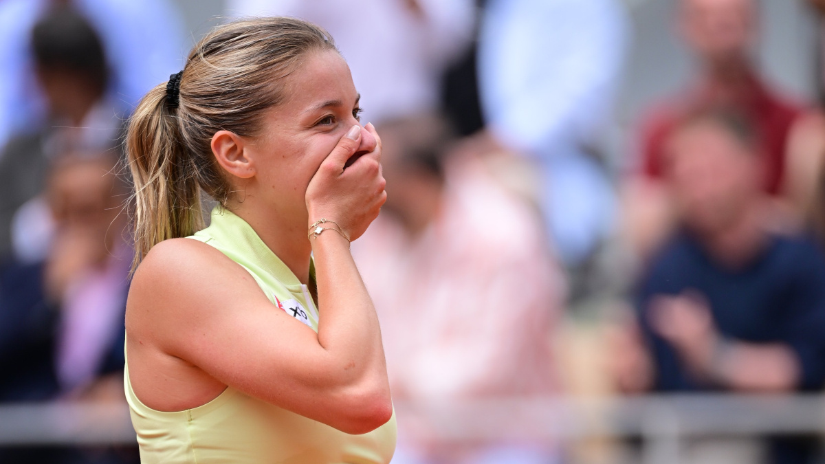 French Open: Maja Chwalinska beat Anna Kalinskaya to reach maiden Major semi-finals