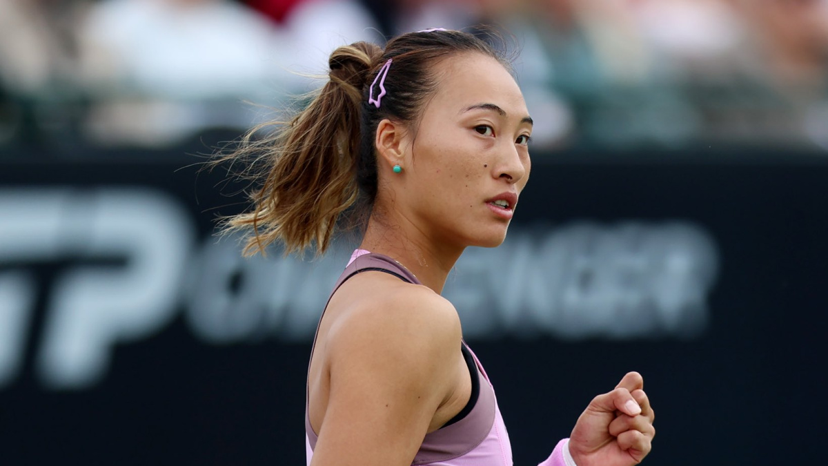 Nottingham Open: Zheng Qinwen rallies past Sakkari for first grass-court win of season