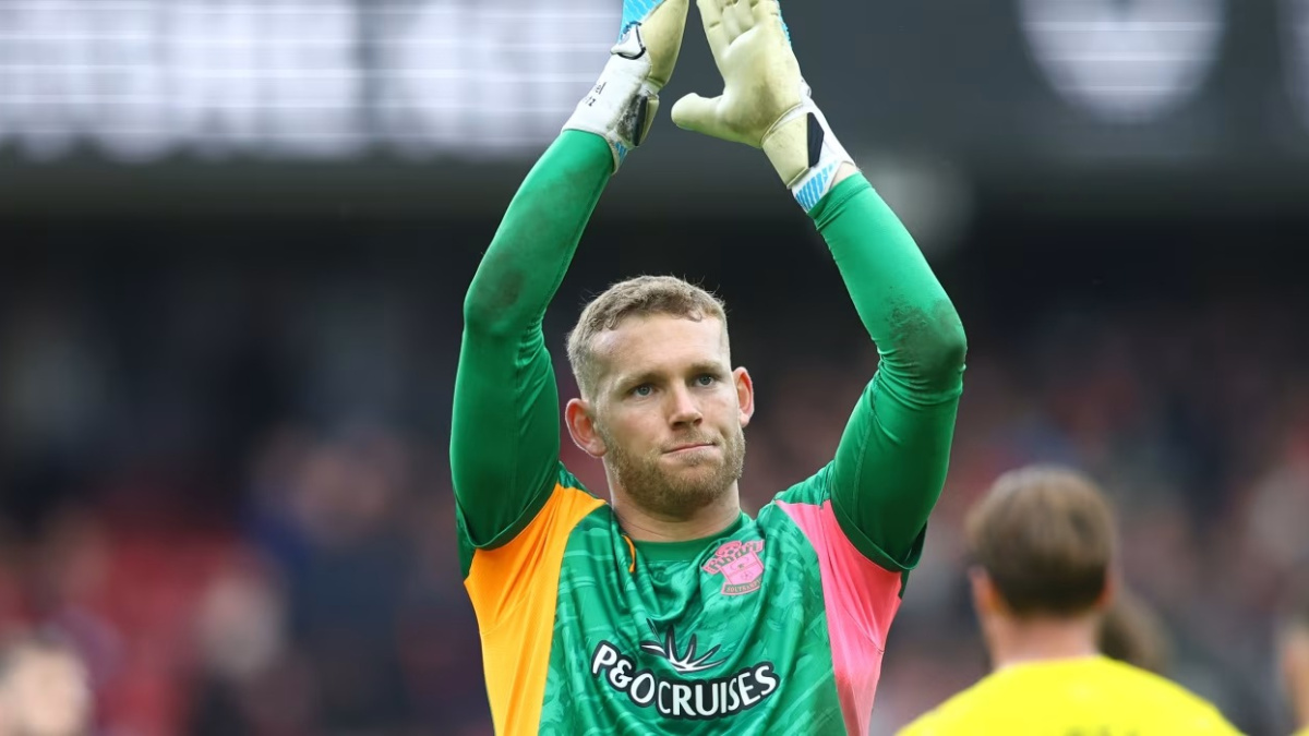Southampton complete permanent signing of goalkeeper Daniel Peretz from Bayern Munich