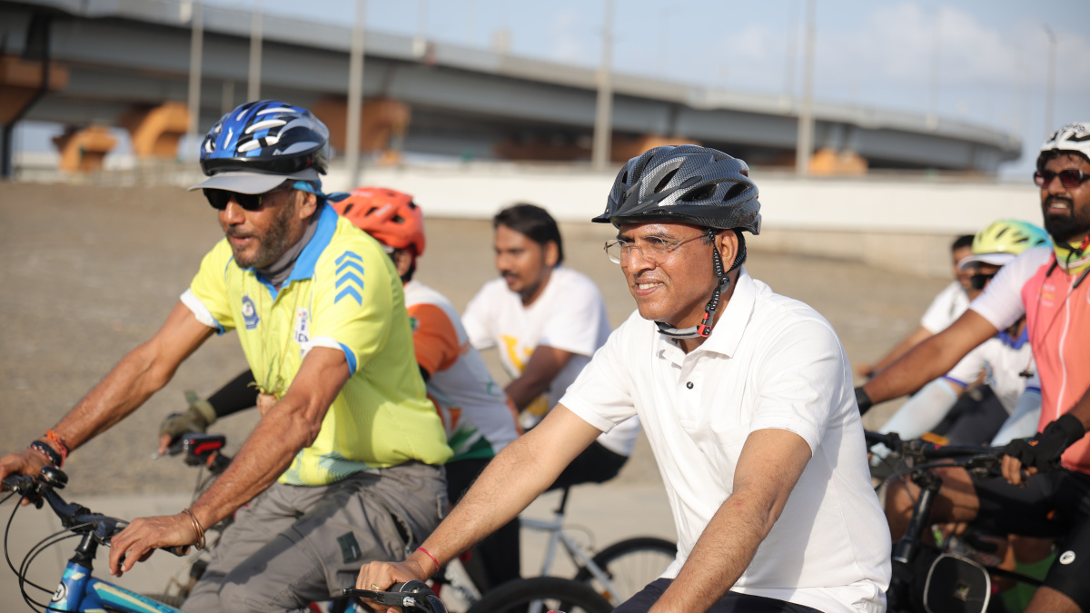 Sports Min Mandaviya leads Fit India Cyclothon ‘Cycling by the Sea’ in Mumbai