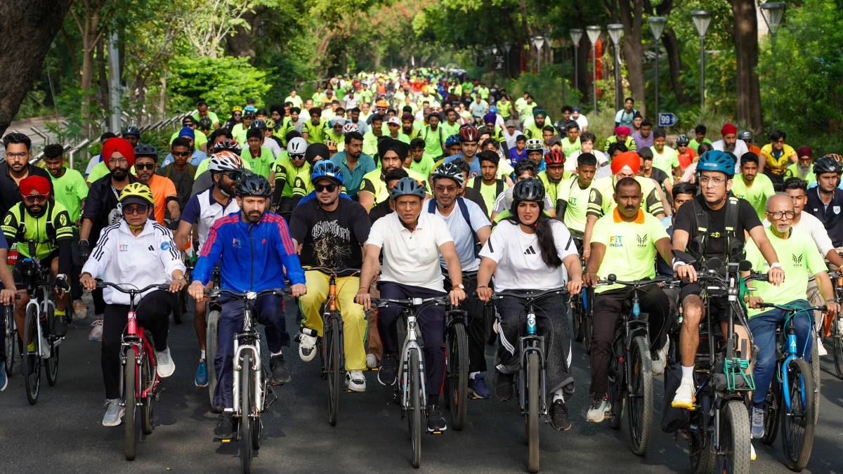 Sports Min. Mandaviya leads World Bicycle Day celebrations with nationwide Fit India Sundays on Cycl