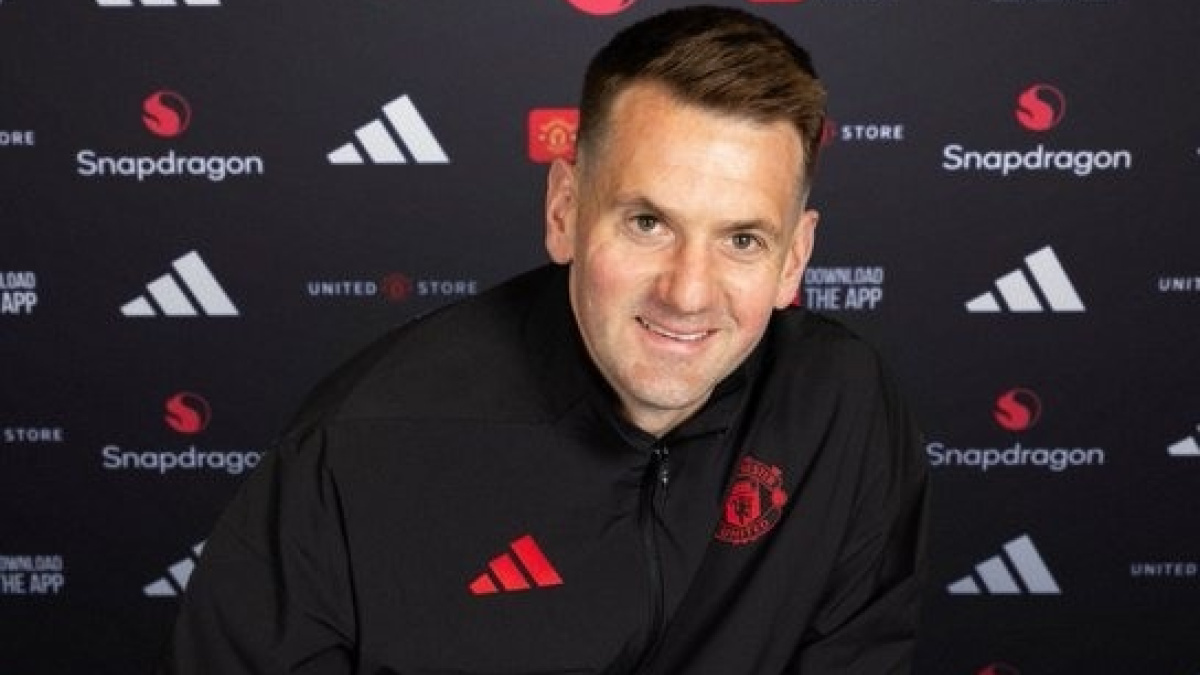 Veteran goalkeeper Tom Heaton signs one-year extension with Manchester United