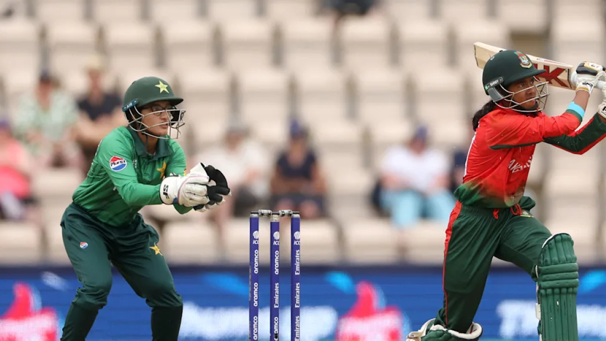 Womens T20 WC: Pakistan restrict Bangladesh to 123/6 despite Shornas late blast