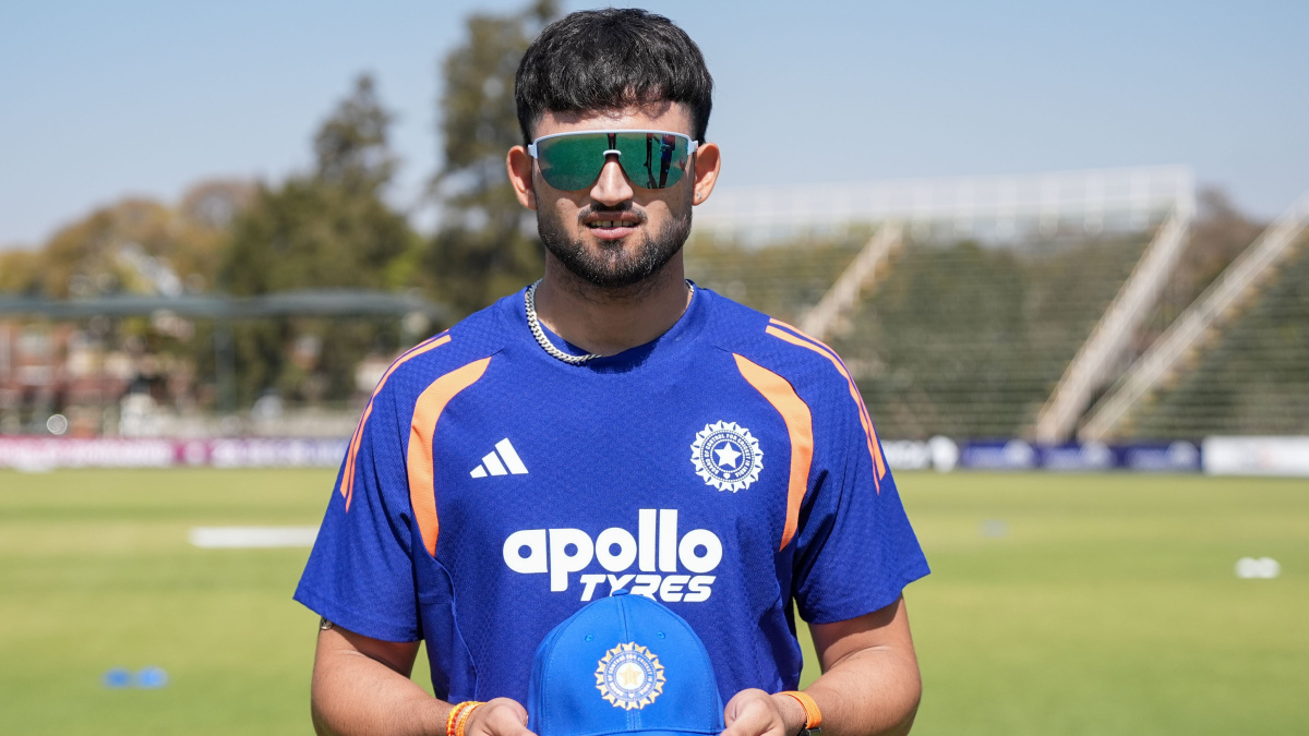 1st T20I: Ashok handed debut as India opt to bowl against Zimbabwe