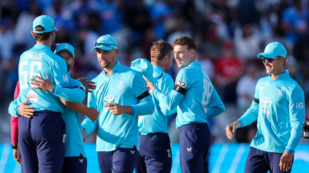 3rd ODI: Ducketts 141 edges Rohits 138 as England beat India by 27 runs, win series 2-1 (Ld)