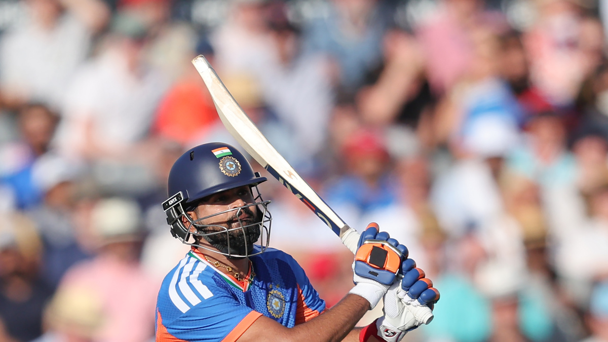 4th T20I: Shreyas Iyers fighting 80 takes India to 158/7 against disciplined England