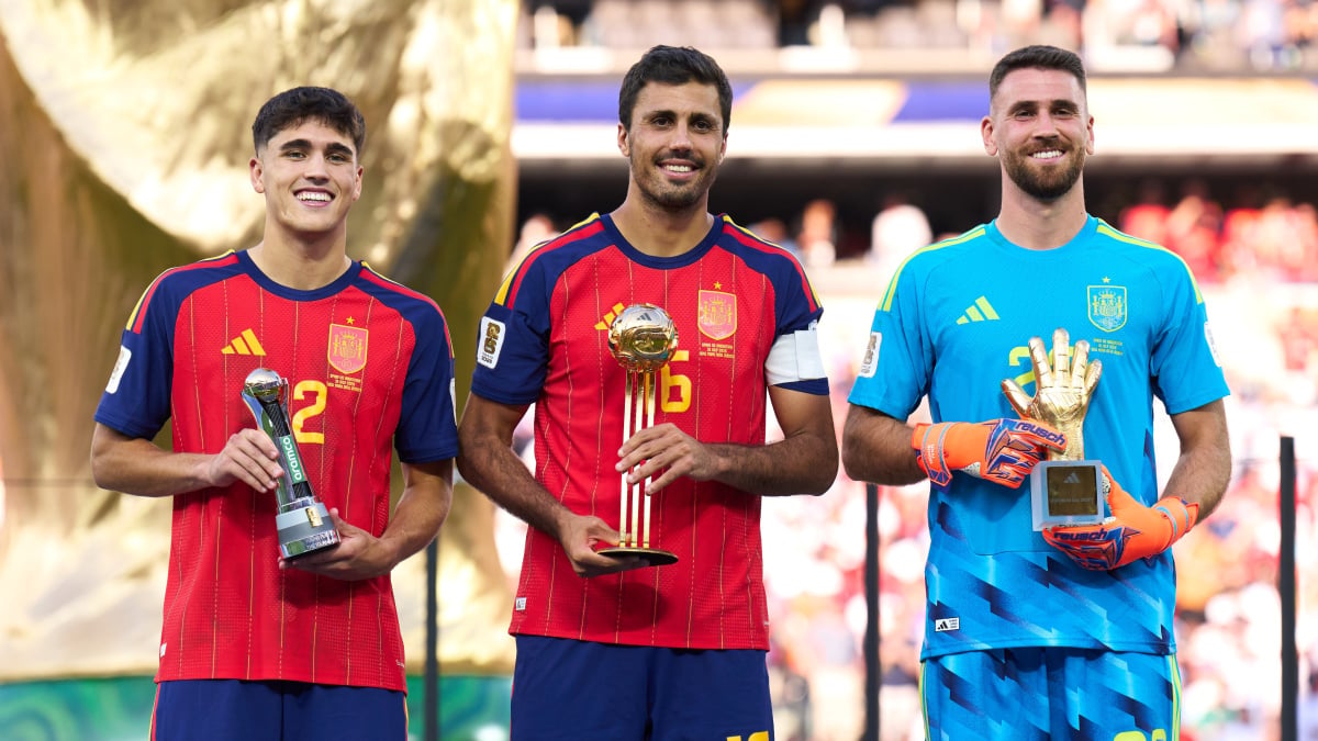 Cubarsi collects FIFA Young Player Award, Simon bags Golden Glove