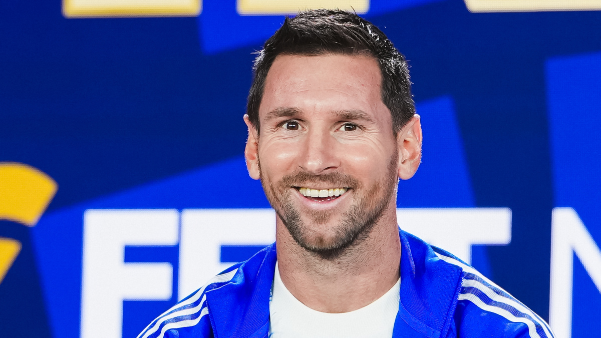 Football fever: Delhi CM asks Messi fans to enjoy World Cup Final in cafes till 4 am