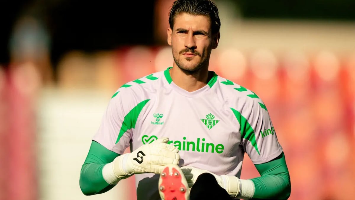 Football: New Betis goalkeeper Conde sidelined after debut injury