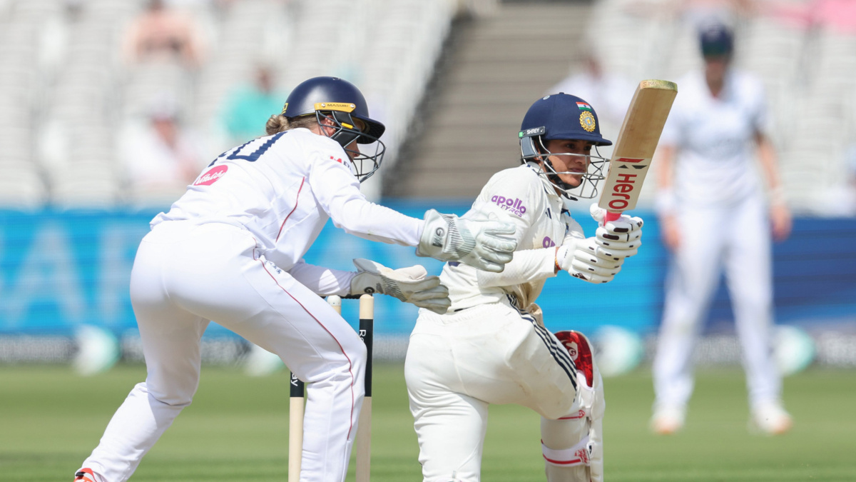 One-off Test: England fight back by removing Smriti, Harmanpreet, leave India at 202/5