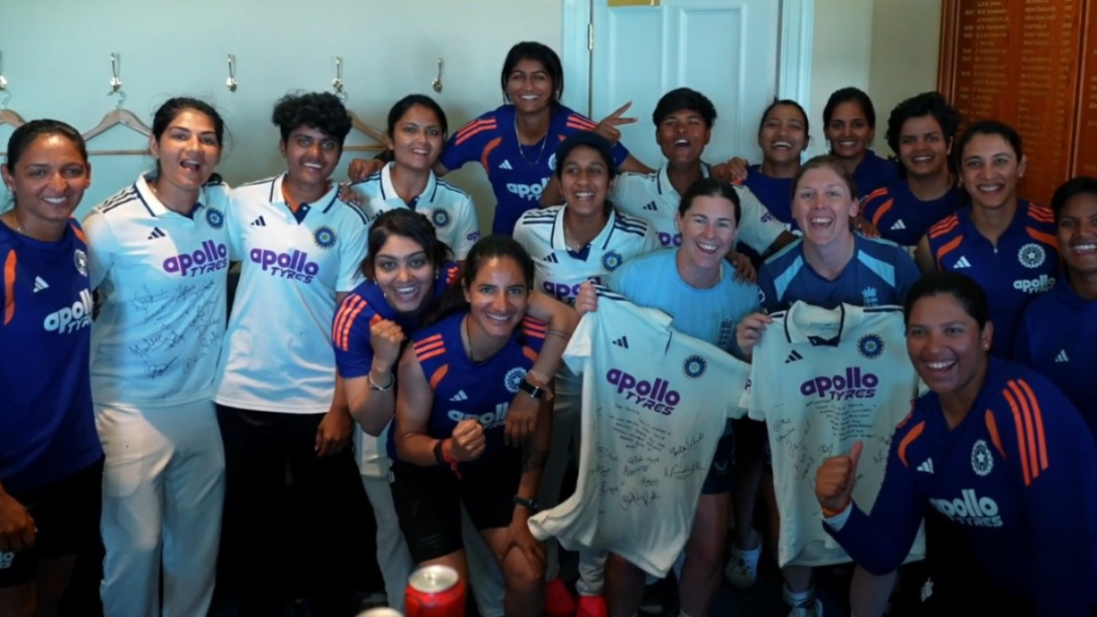 Team India honour retiring Beaumont, Knight with signed jerseys