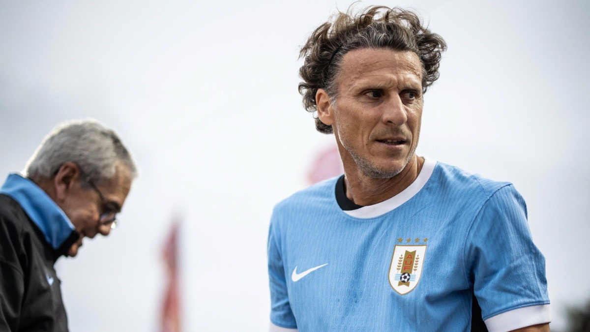 Uruguay open talks with Forlan for interim coaching
