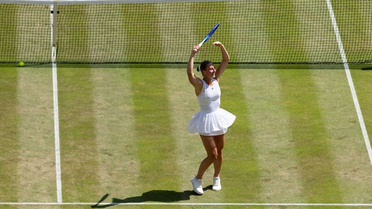 Wimbledon: Kostyuk storms into maiden semifinal with dominant win over Paolini
