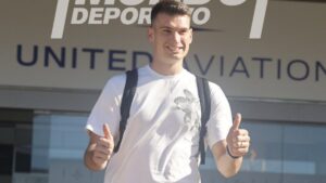 Barcelona set to sign Croatia goalkeeper Livakovic