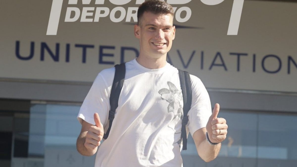 Barcelona set to sign Croatia goalkeeper Livakovic