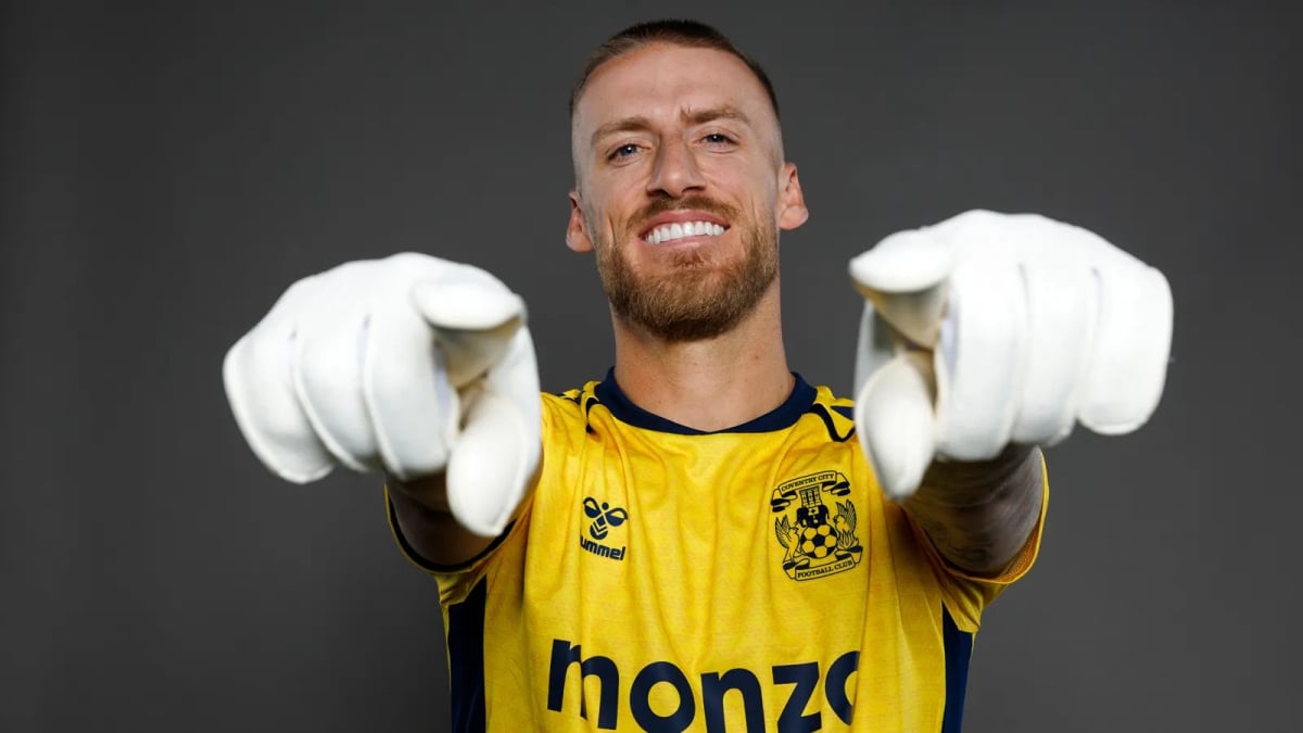 Coventry City sign goalkeeper Dan Bentley from Wolves on two-year deal