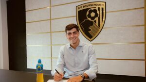 Football: Sevilla face squad rebuild after departure of Juanlu, Sow
