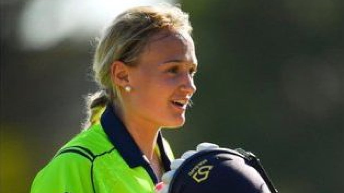 Gaby Lewis to lead 14-member Ireland squad for England series