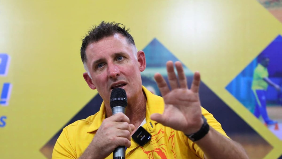 Michael  Hussey Considers Taking Up England Batting Coach Role After Approach From Fleming