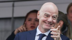 Infantino apologises for errors over World Cup sell-off plan; retains support to stay FIFA chief