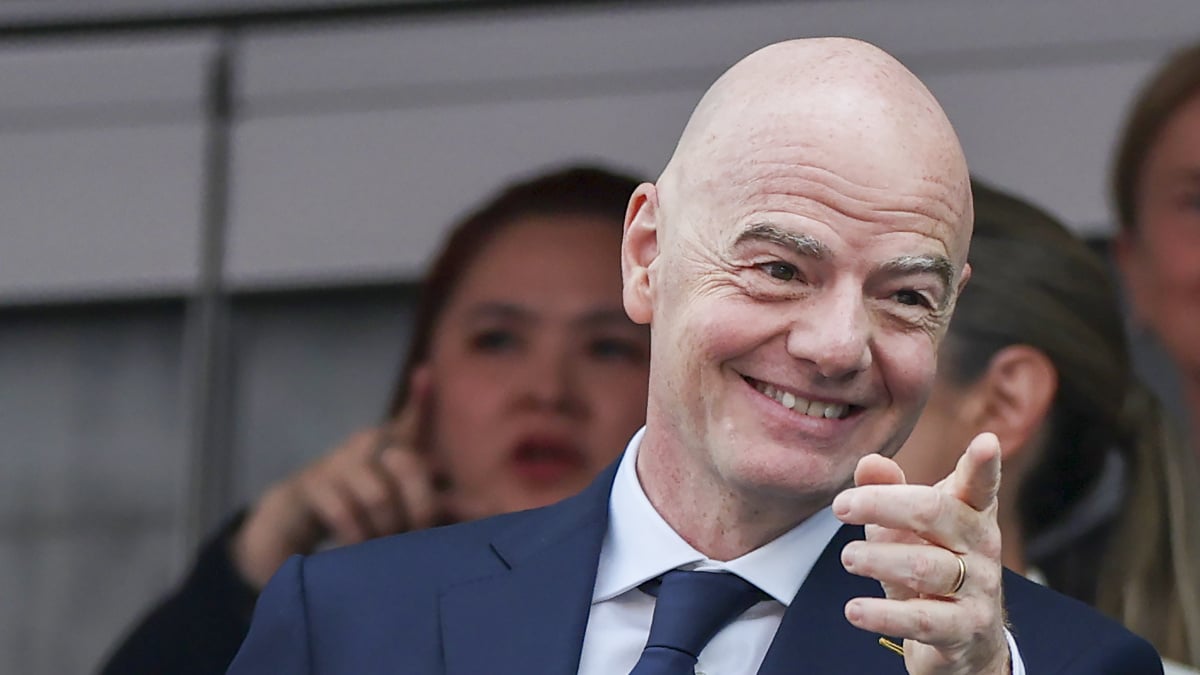 Infantino apologises for errors over World Cup sell-off plan; retains support to stay FIFA chief