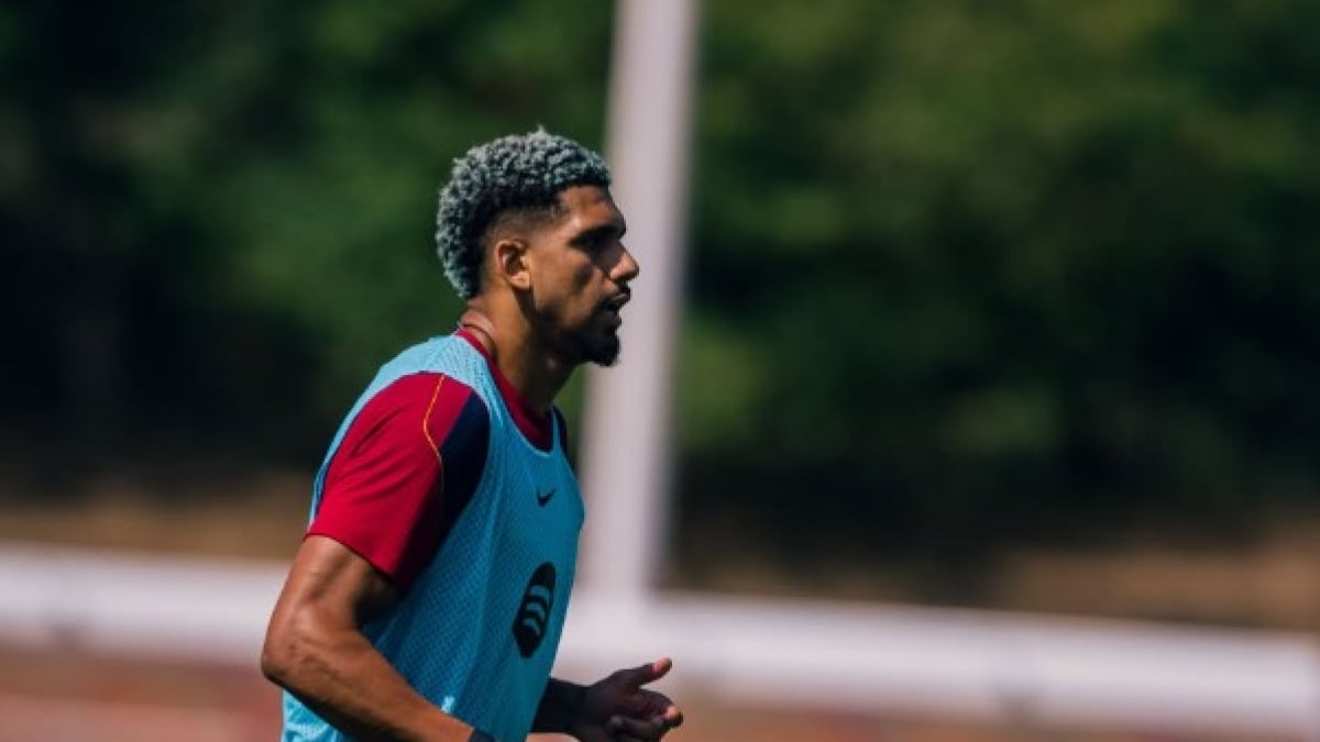 Liverpool set to sign Barcelona defender Ronald Araujo on loan: Reports
