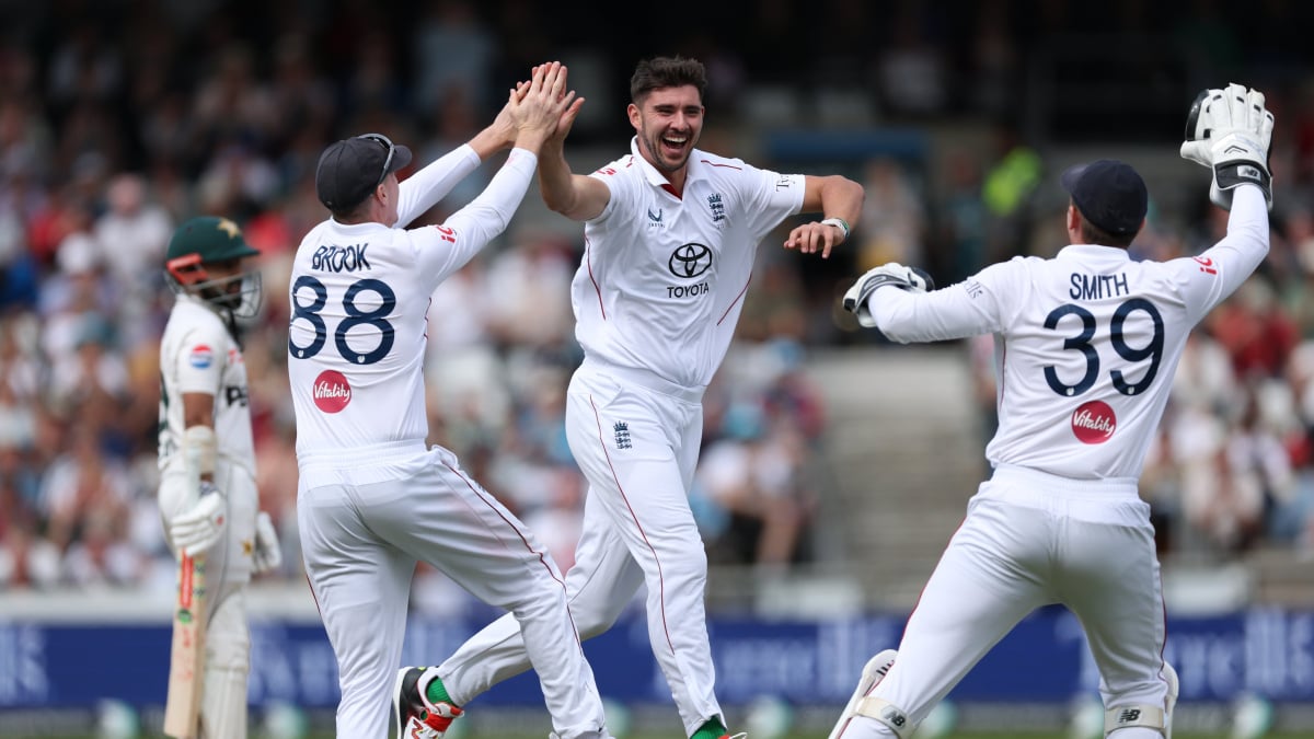 Pakistan crumble for 135 to suffer innings defeat against England in first Test