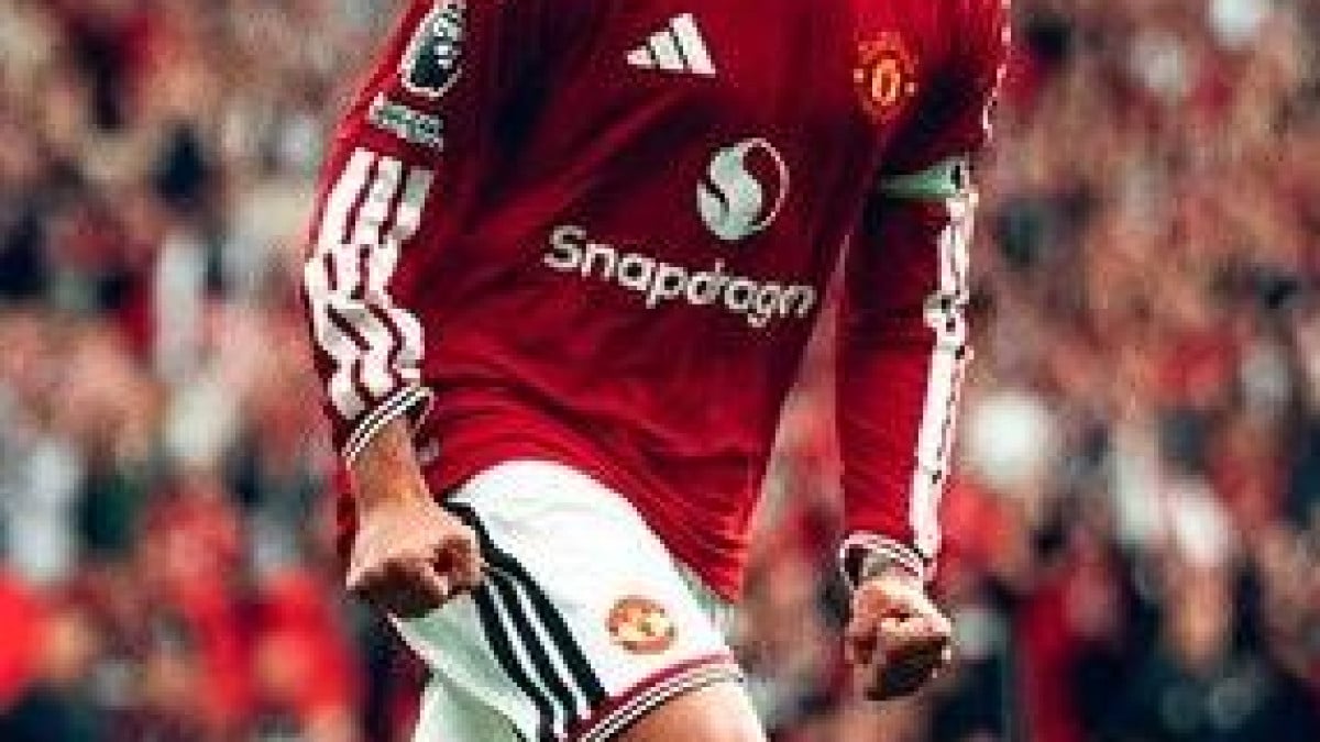 Premier League: Fernandes hat-trick powers Man Uniteds comeback win over Ipswich