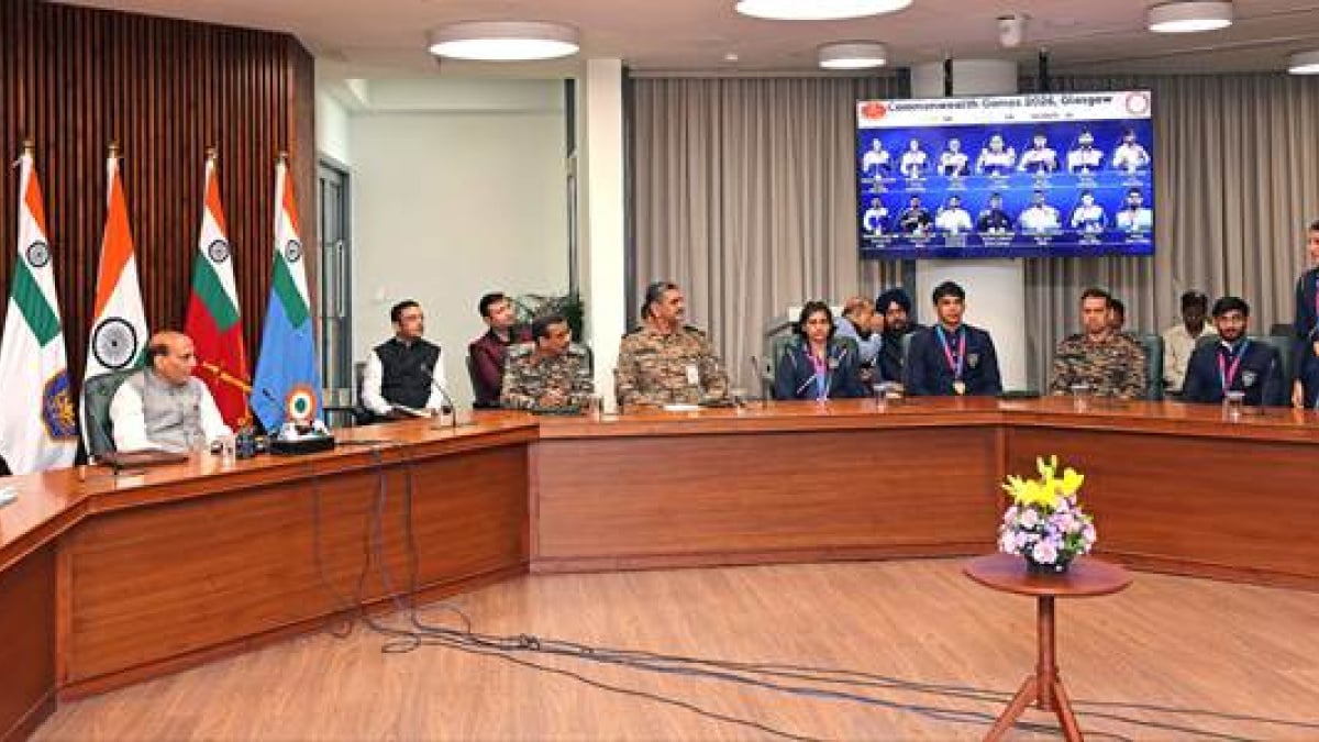 Rajnath Singh meets Army contingent which won 16 medals at Glasgow CWG