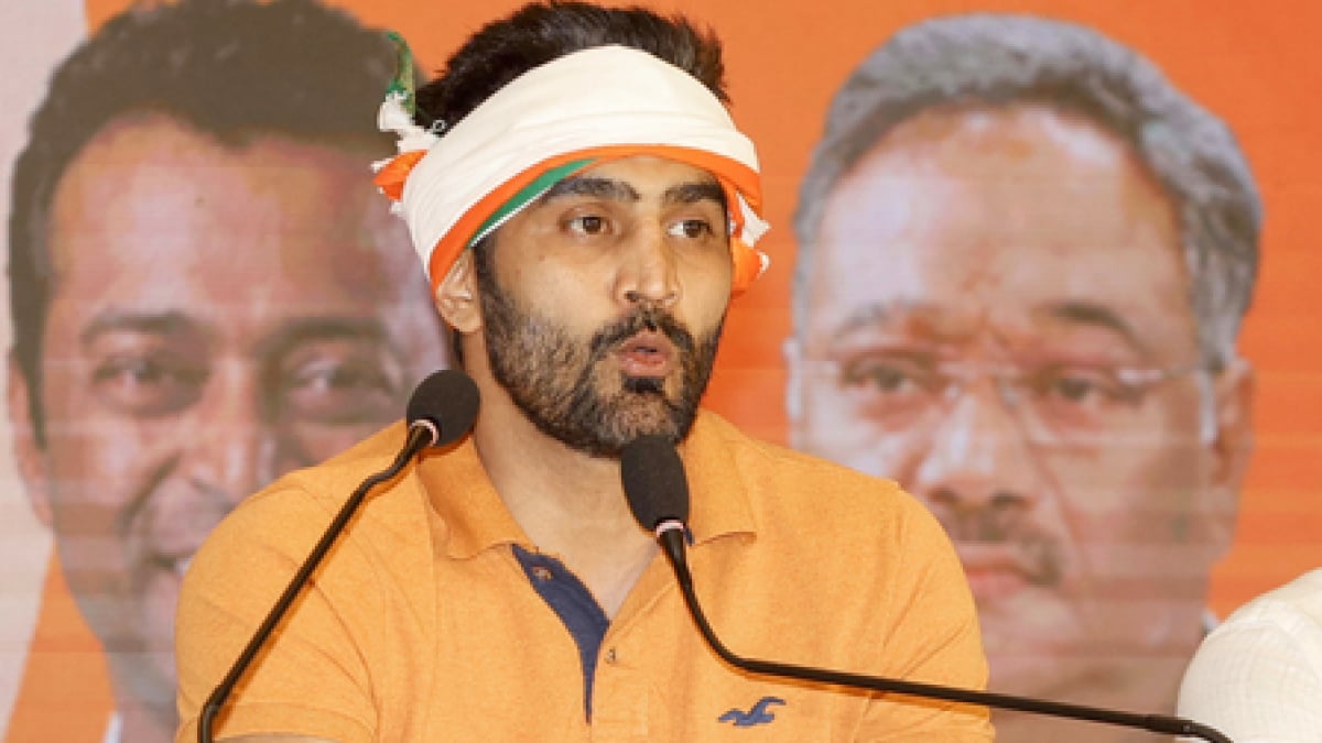 Rise above politics: Vijender Singh questions Rahul Gandhis silence on Indias CWG performance