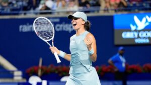 Swiatek holds off Svitolina; Rybakina beats Gauff to reach Toronto final