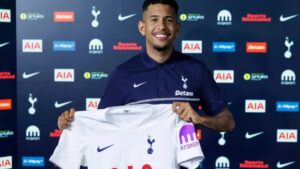 Tottenham complete signing of Savinho from Man City