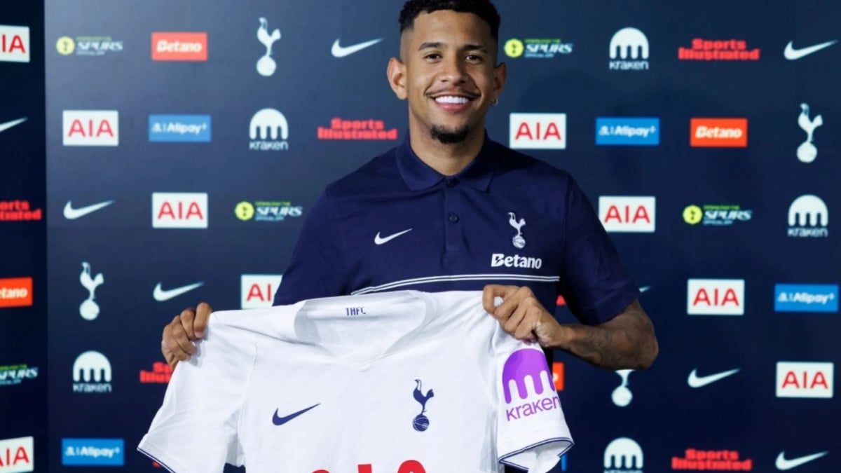Tottenham complete signing of Savinho from Man City