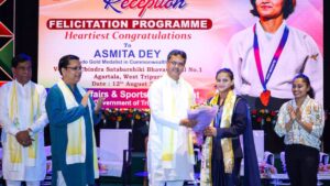 Tripura CM felicitates Commonwealth gold medallist Asmita Dey
