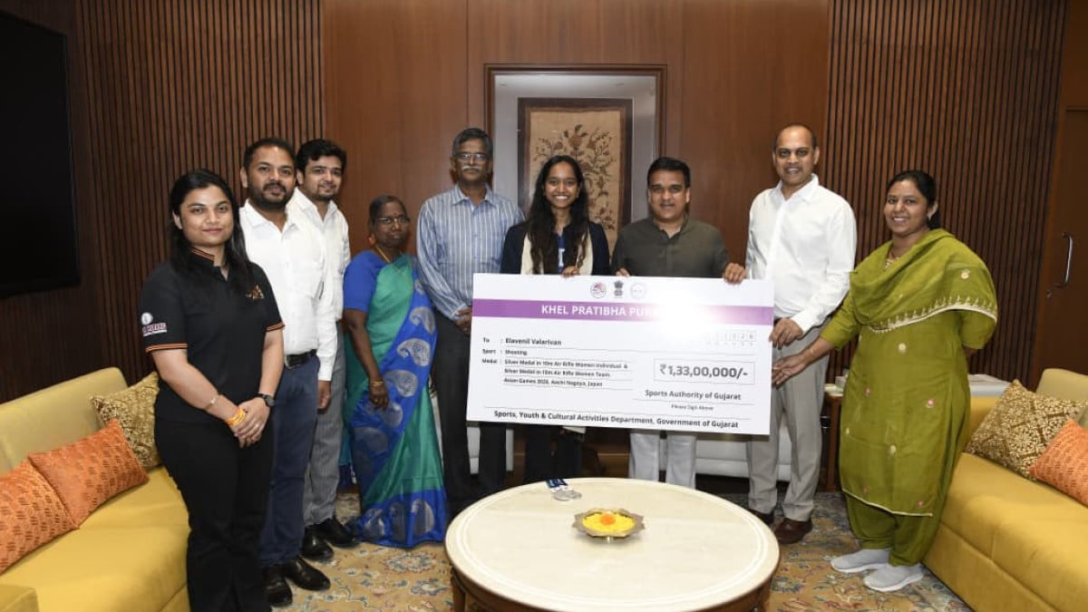 Gujarat Dy CM presents Rs 1.33 crore to Asian Games medallist Elavenil Valarivan