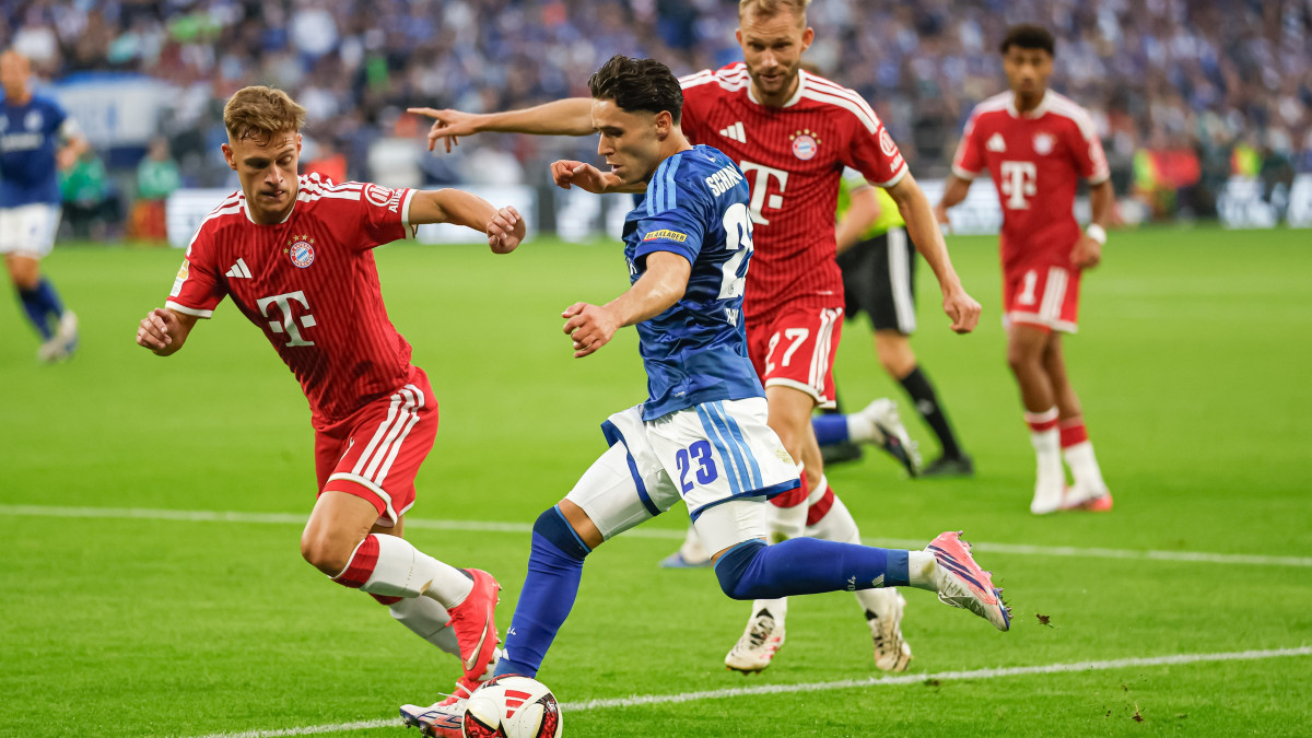 Karius heroics help Schalke hold Bayern to draw