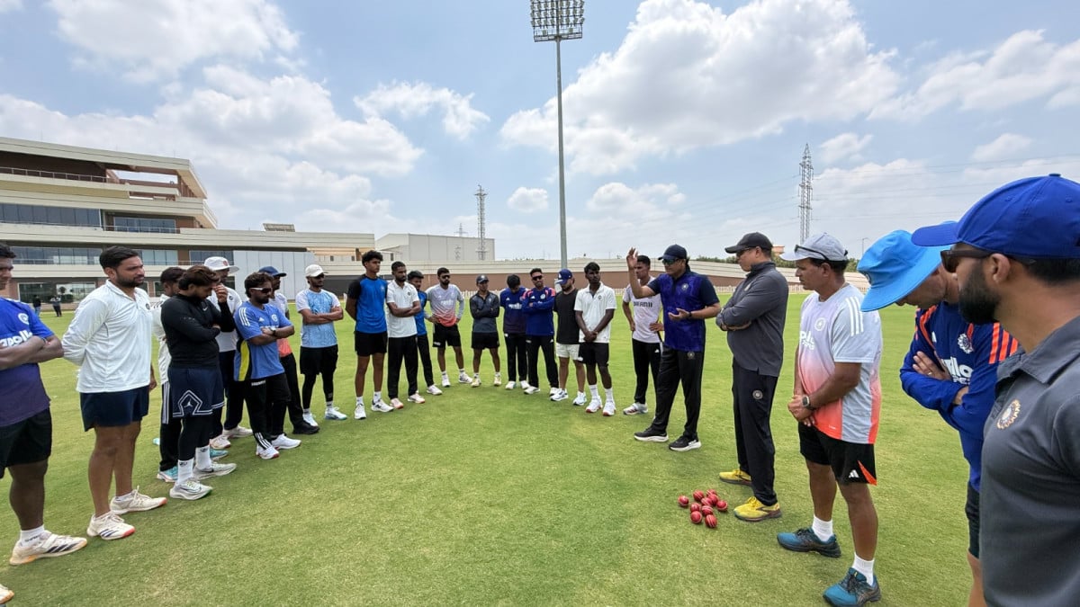 Kumble conducts two-day masterclass for emerging spinners at BCCI Centre of Excellence