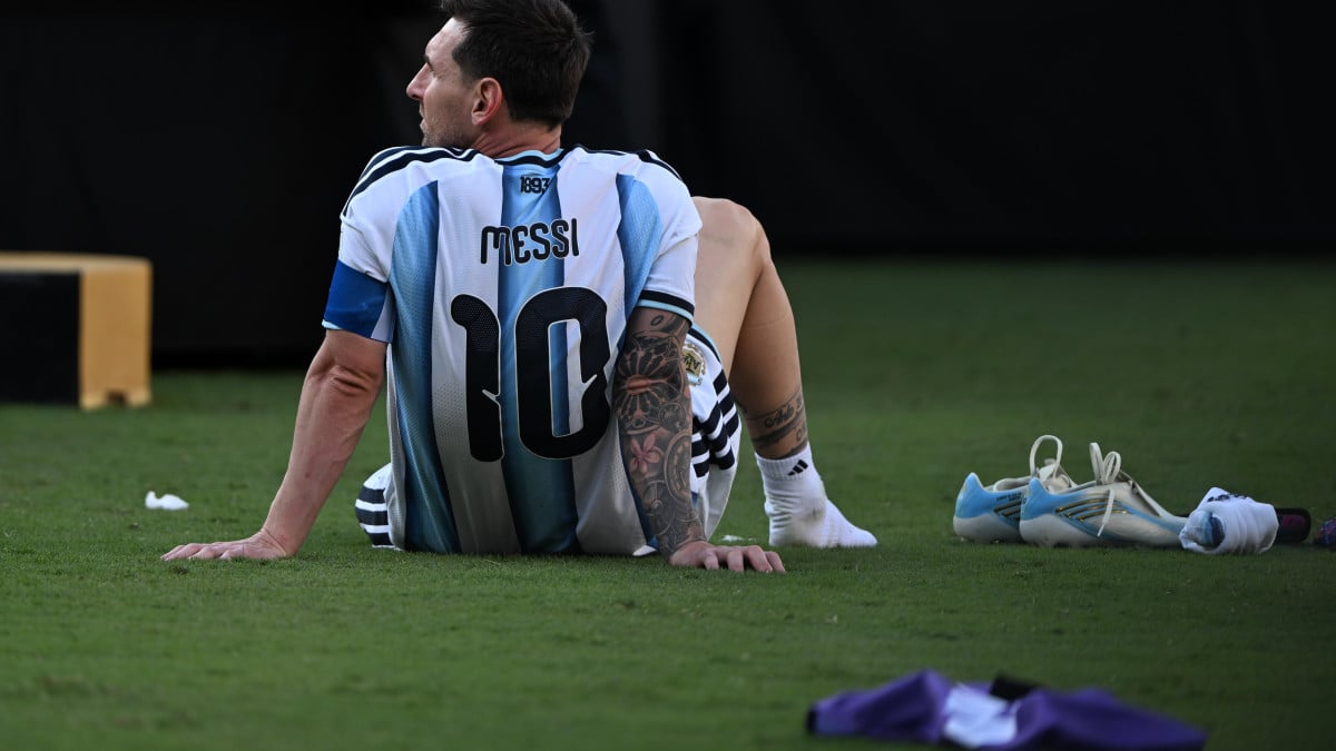 Lionel Messi announces retirement from international football