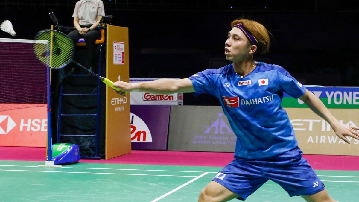 Naraoka beats Li Shifeng to reach the last 16 at badminton China Masters